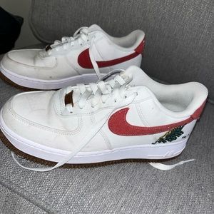 Like new women Nike Air Force 1 with pink swoosh. Size 8.